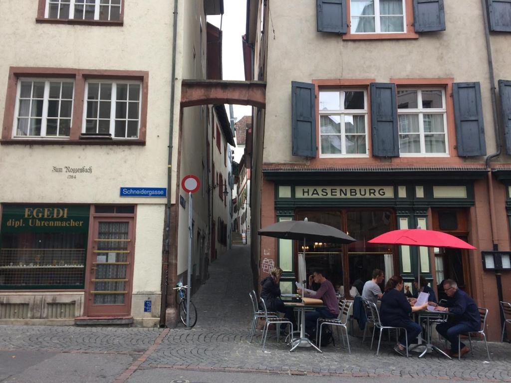 In Swiss Home - Rathaus from 1284 historical Apartment - Resim 37