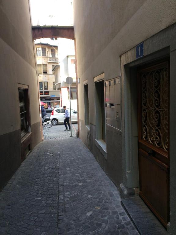 In Swiss Home - Rathaus from 1284 historical Apartment - Resim 35