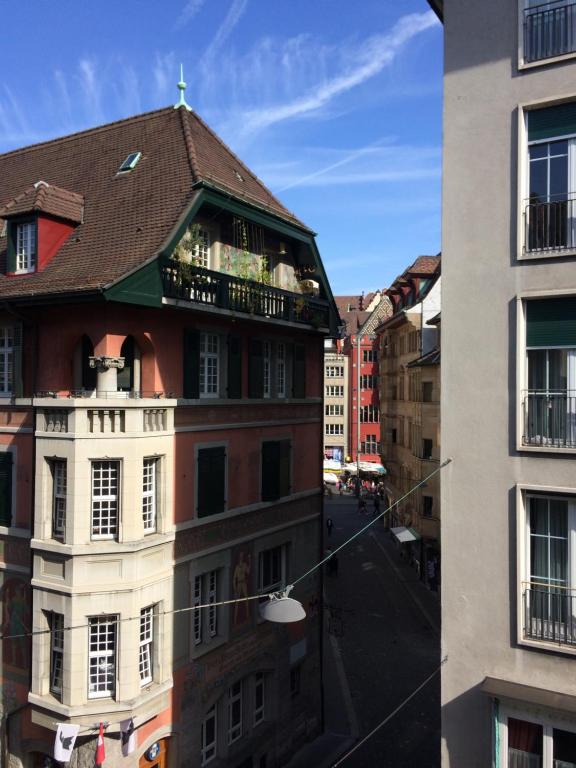 In Swiss Home - Rathaus from 1284 historical Apartment - Resim 31