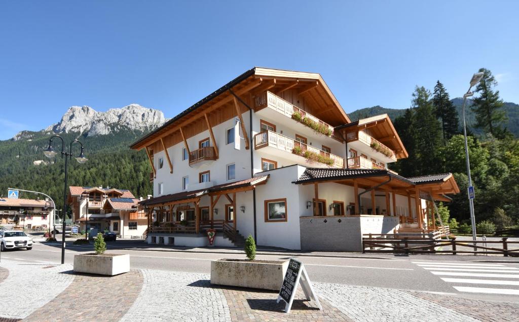Nespecifikovaný výhled na hory nebo výhled na hory při pohledu z hotelu