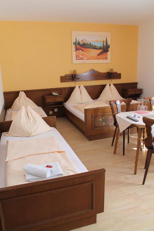 Postel nebo postele na pokoji v ubytování Hotel Restaurant Schwartz