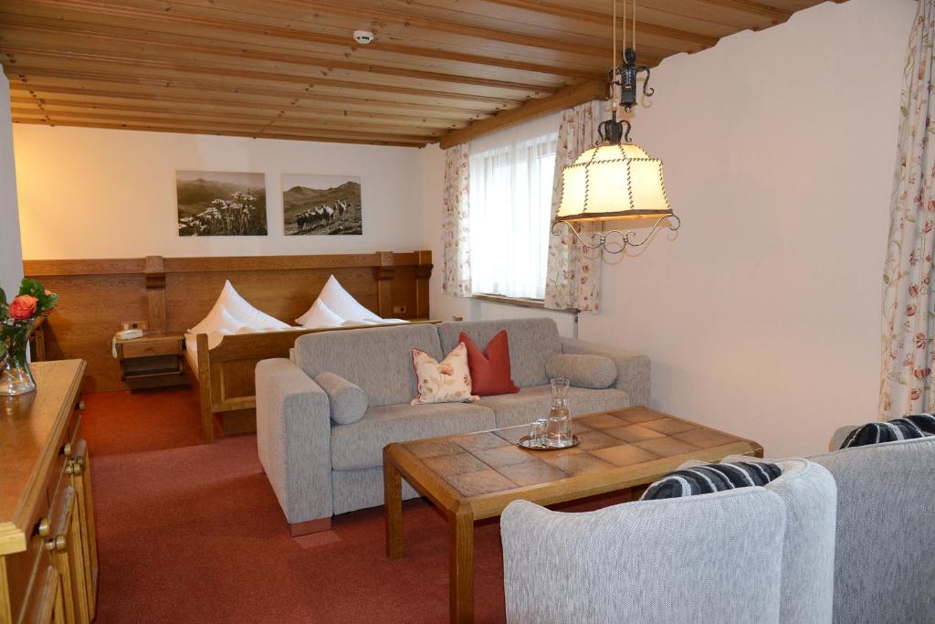 Posezení v ubytování "Quality Hosts Arlberg" Hotel Garni Mössmer