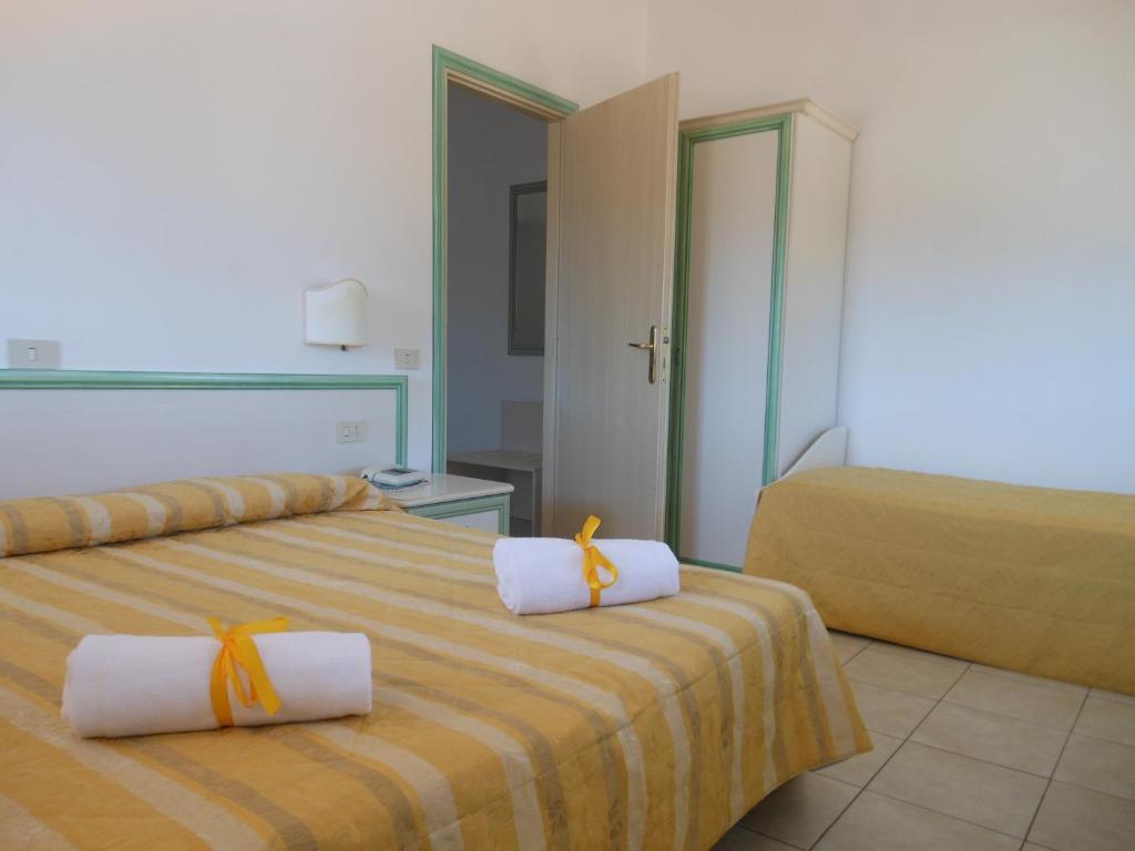 Postel nebo postele na pokoji v ubytování Hotel Due Torri