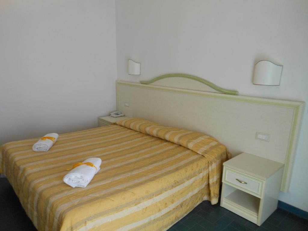 Postel nebo postele na pokoji v ubytování Hotel Due Torri