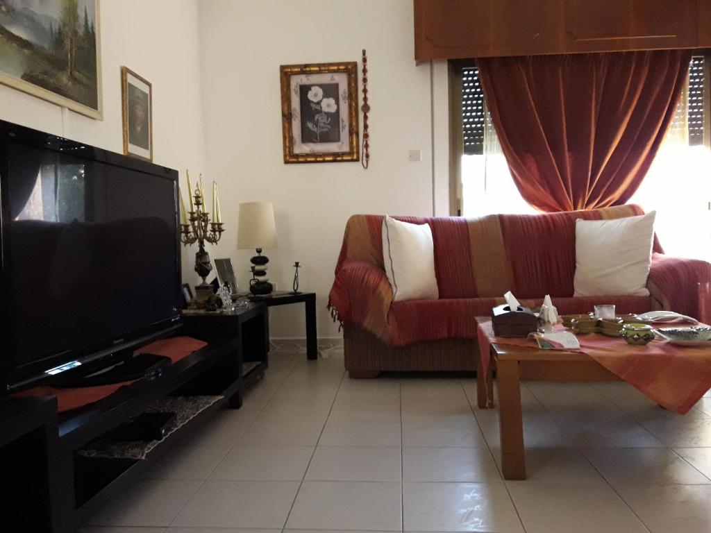 TV a/nebo společenská místnost v ubytování Shared Top 1st floor villa
