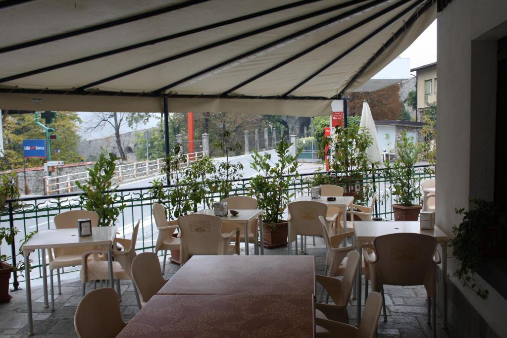 a restaurant with tables and chairs and a balcony at Affittacamere la Genzianella in Vinadio