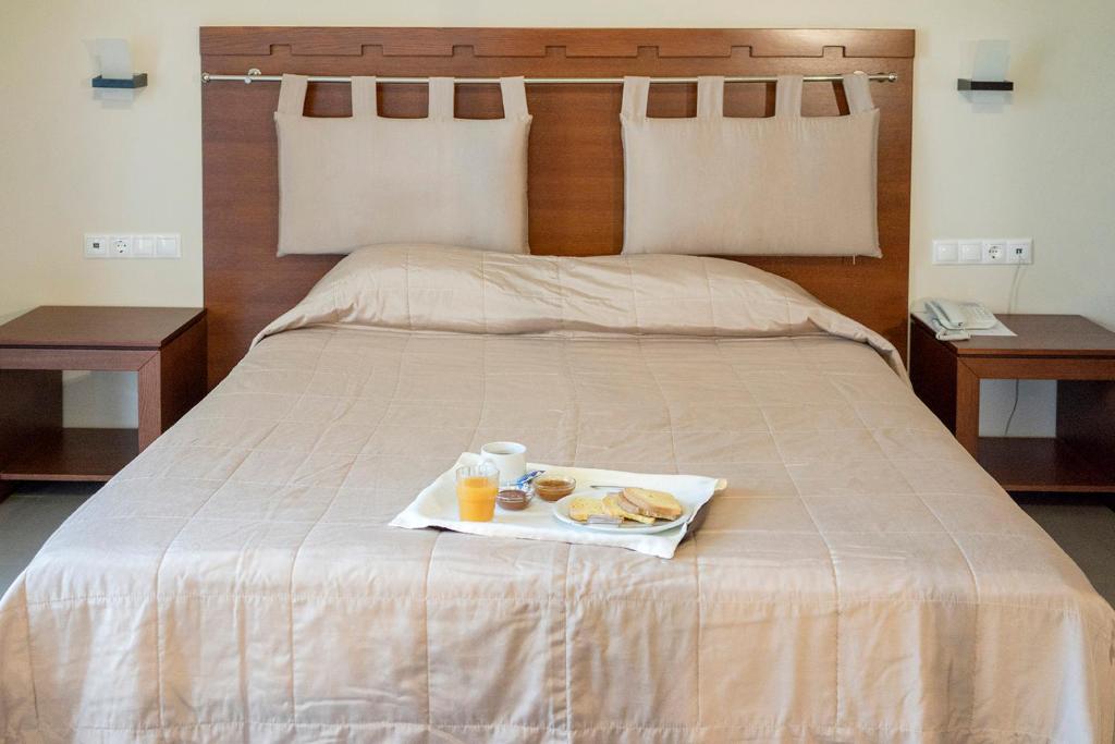 Postel nebo postele na pokoji v ubytování Kymi Palace