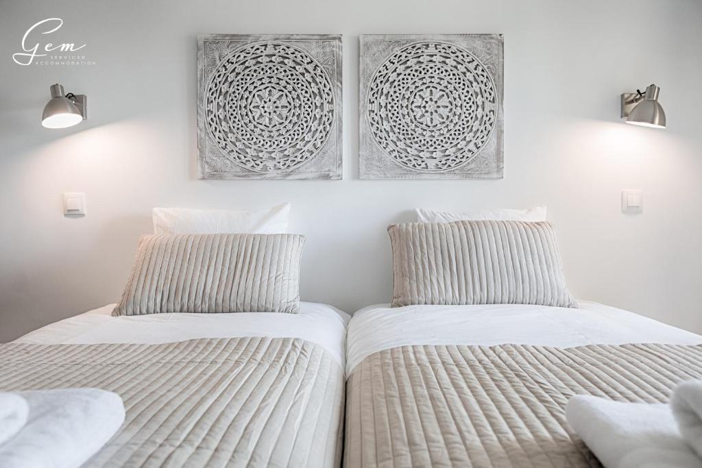 Postel nebo postele na pokoji v ubytování Seven Rivers Luxury Apartment
