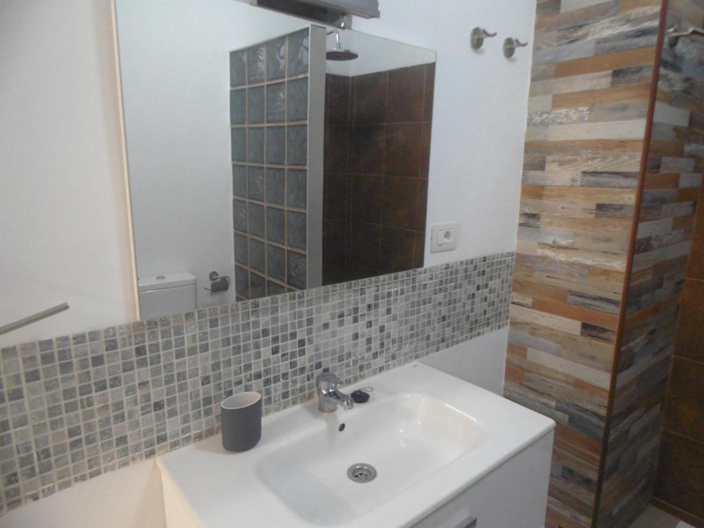 A bathroom at Apartamento Medanero FGF