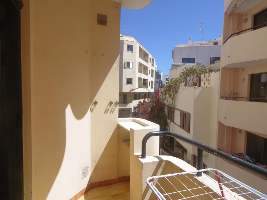 A balcony or terrace at Apartamento Medanero FGF