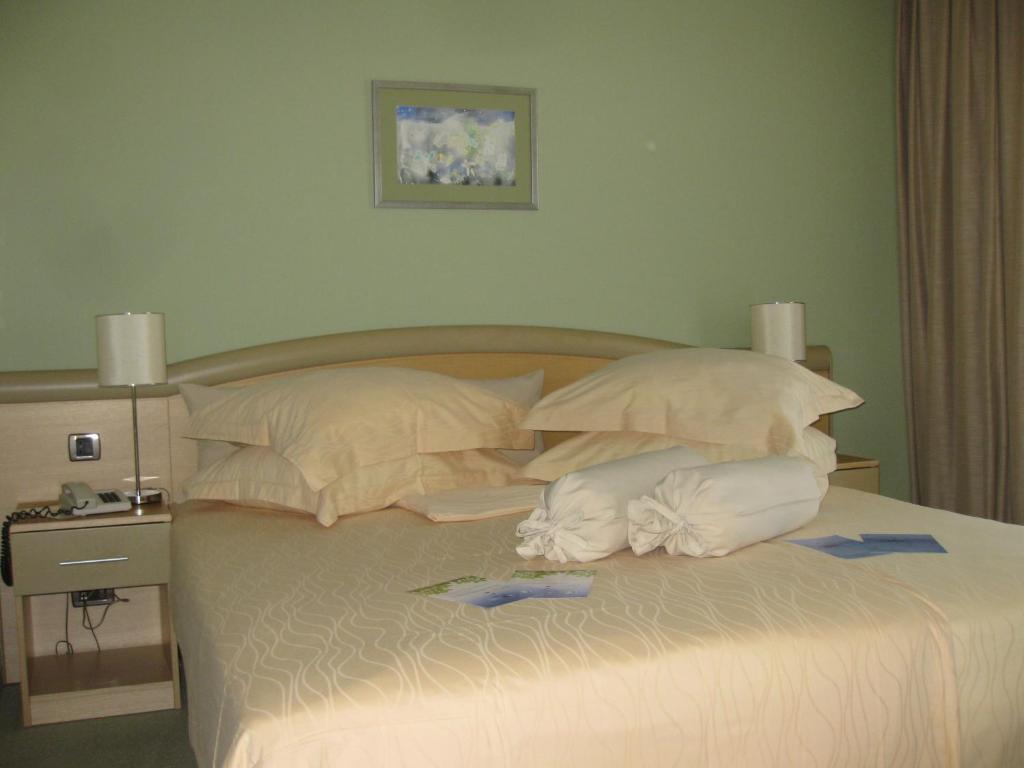 Postel nebo postele na pokoji v ubytování Hotel Kimen
