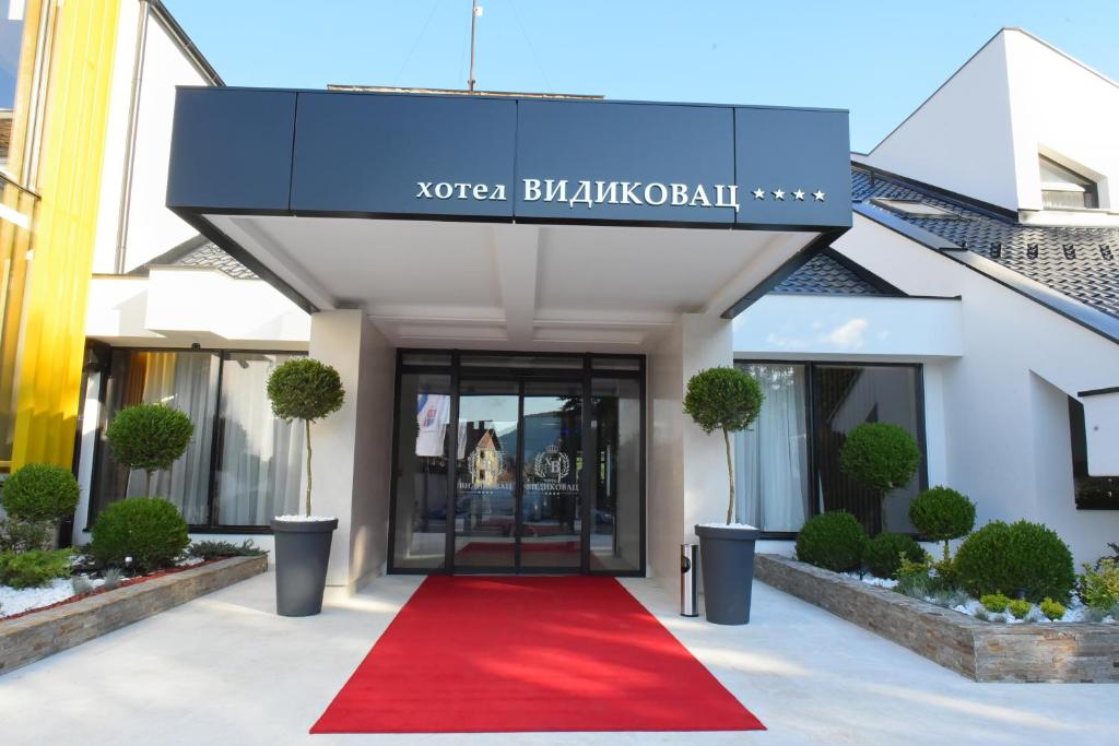 a red carpet in front of a building at Hotel Vidikovac in Zvornik