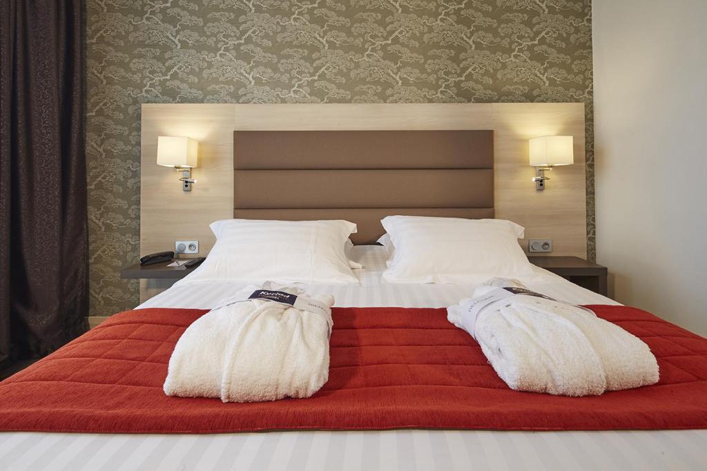 Postel nebo postele na pokoji v ubytování Kyriad Prestige Lyon Est - Saint Priest Eurexpo Hotel and SPA