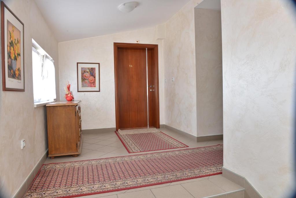 Fotografie z fotogalerie ubytování Apartment and Rooms In Club v destinaci Inđija