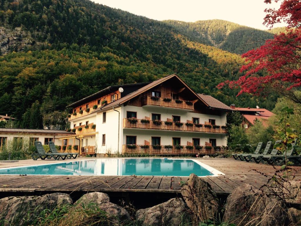 Nespecifikovaný výhled na hory nebo výhled na hory při pohledu z hotelu