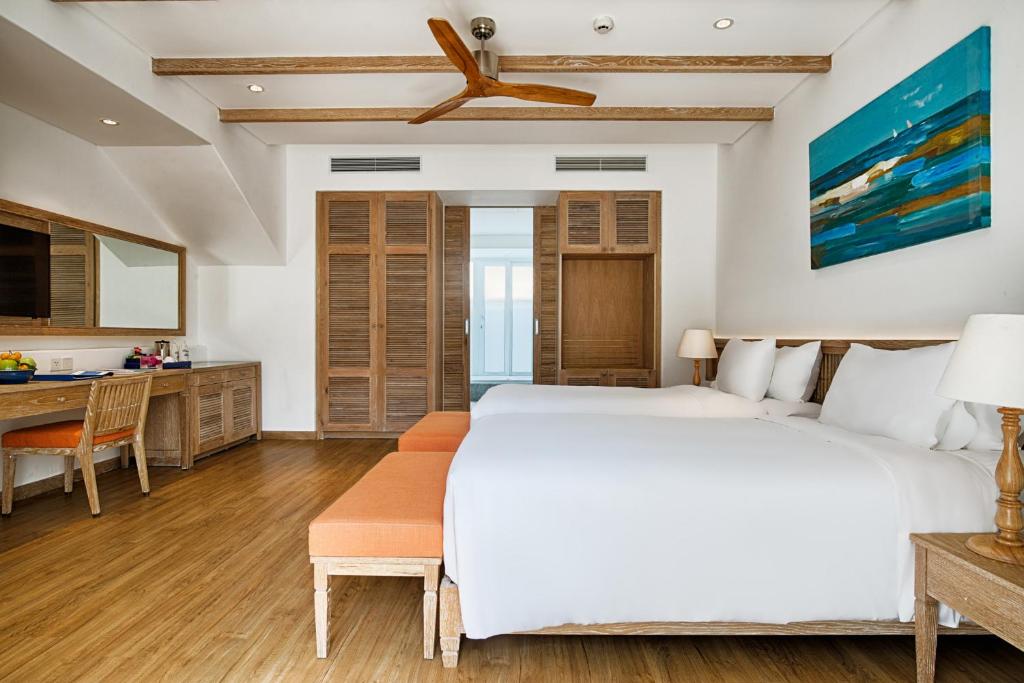 Twin Junior Suite with Terrace and Bathtub