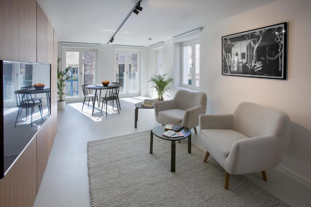 Snooz Ap Holiday & Business Flats - Deluxe Apartment