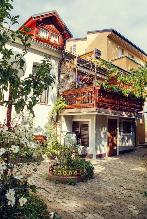 Budova, v ktorej sa apartmán nachádza