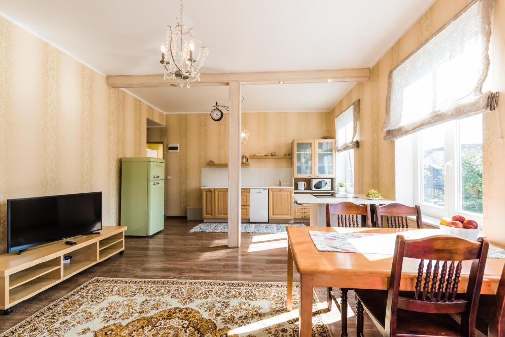 a kitchen and dining room with a table and a television at Reta Apartemendid in Haapsalu