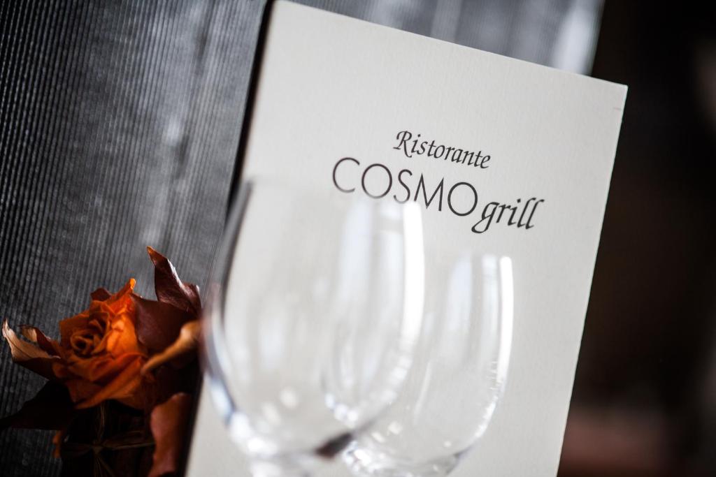 Certifikát, hodnocení, plakát nebo jiný dokument vystavený v ubytování Cosmo Hotel Palace