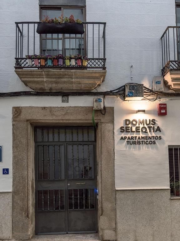 Apartamentos Turísticos Domus Seleqtia Plaza Mayor, Cáceres ...