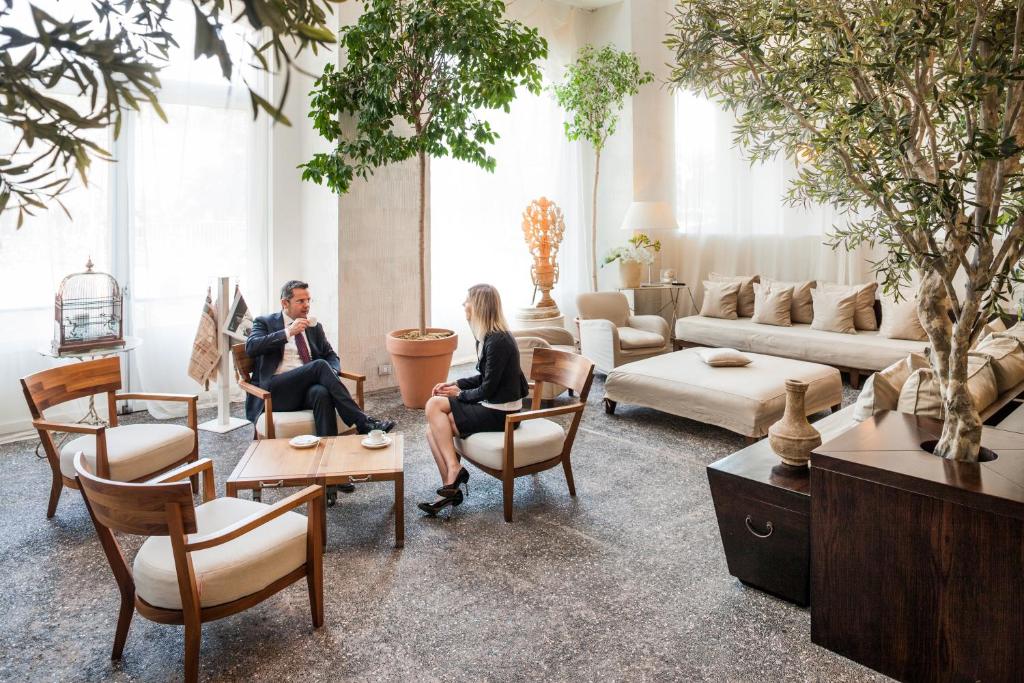 Posezení v ubytování Cosmo Hotel Palace