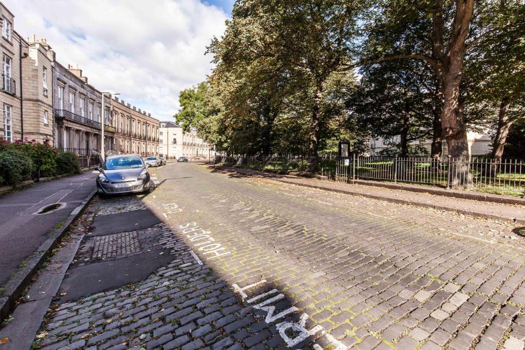 Luxury City Centre Apartment - Two-Bedroom Apartment On Hopetoun Crescent