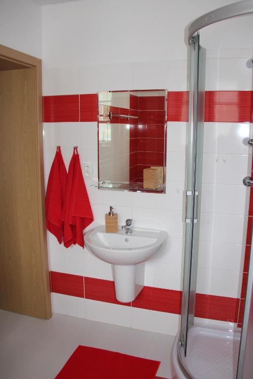 Comfortable apartments under the St. Barbara´s Cathedral - 6