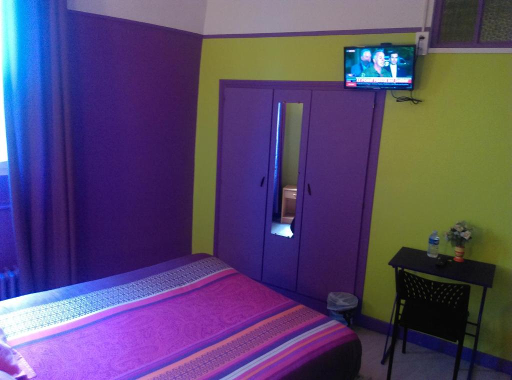 TV a/nebo společenská místnost v ubytování Hotel le Rallye