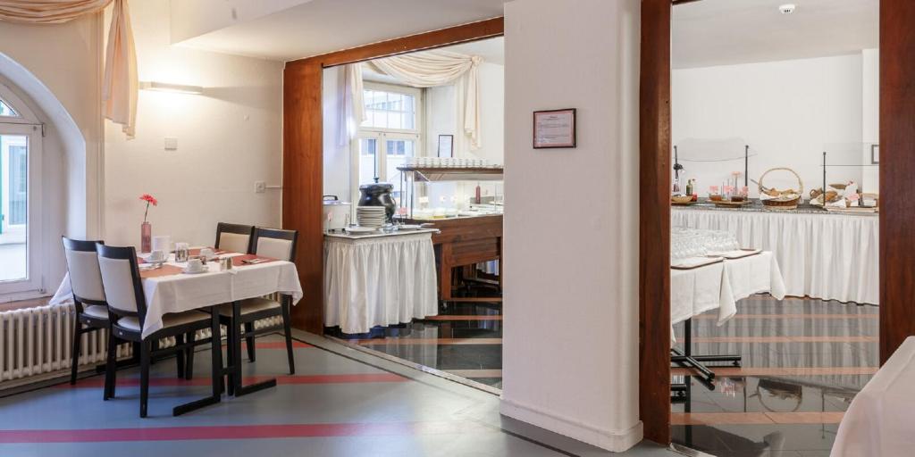 Kuchyň nebo kuchyňský kout v ubytování Hotel Drei Könige Luzern