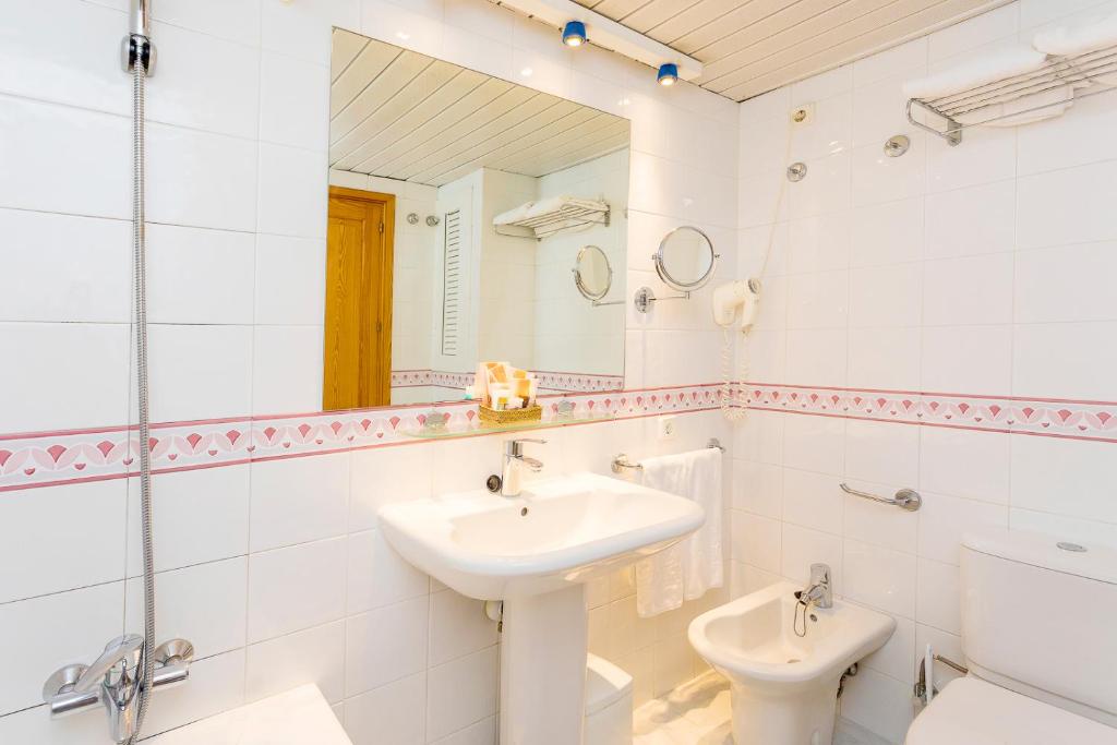 Aparthotel Duquesa Playa, Santa Eularia des Riu – Updated ...