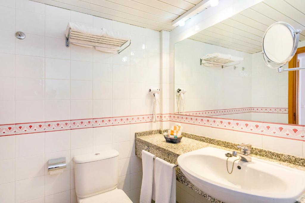 Aparthotel Duquesa Playa, Santa Eularia des Riu – Bijgewerkte ...