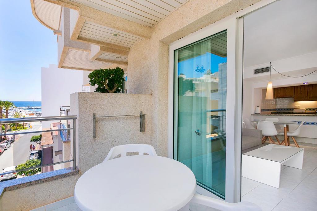 Aparthotel Duquesa Playa, Santa Eularia des Riu – Bijgewerkte ...