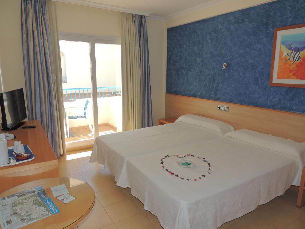 Postel nebo postele na pokoji v ubytování Hotel Punta del Cantal