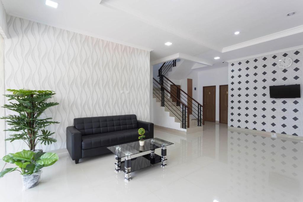 TV a/nebo společenská místnost v ubytování RedDoorz Plus @ Boulevard Residence BSD