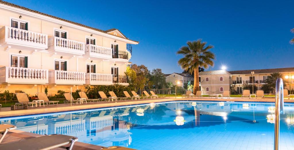 Bazén v ubytování Ilios Hotel, Adults Only nebo v jeho okolí