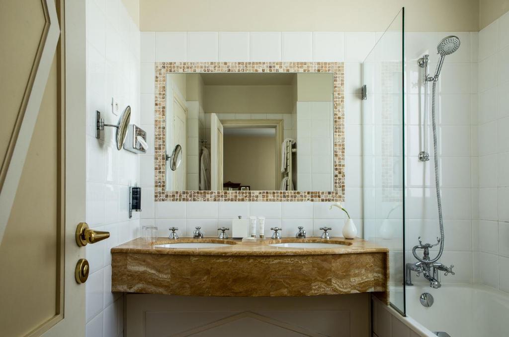 Hôtel Brighton - Esprit de France - Resim 18