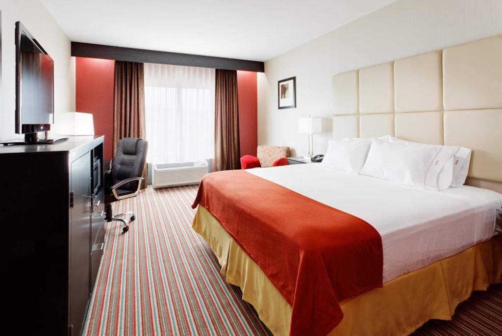 Holiday Inn Express & Suites Northeast, an IHG Hotel - Standard Room