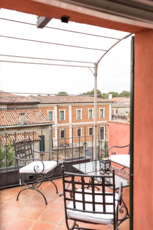 Balkon lub taras w obiekcie Ferrara Rooms