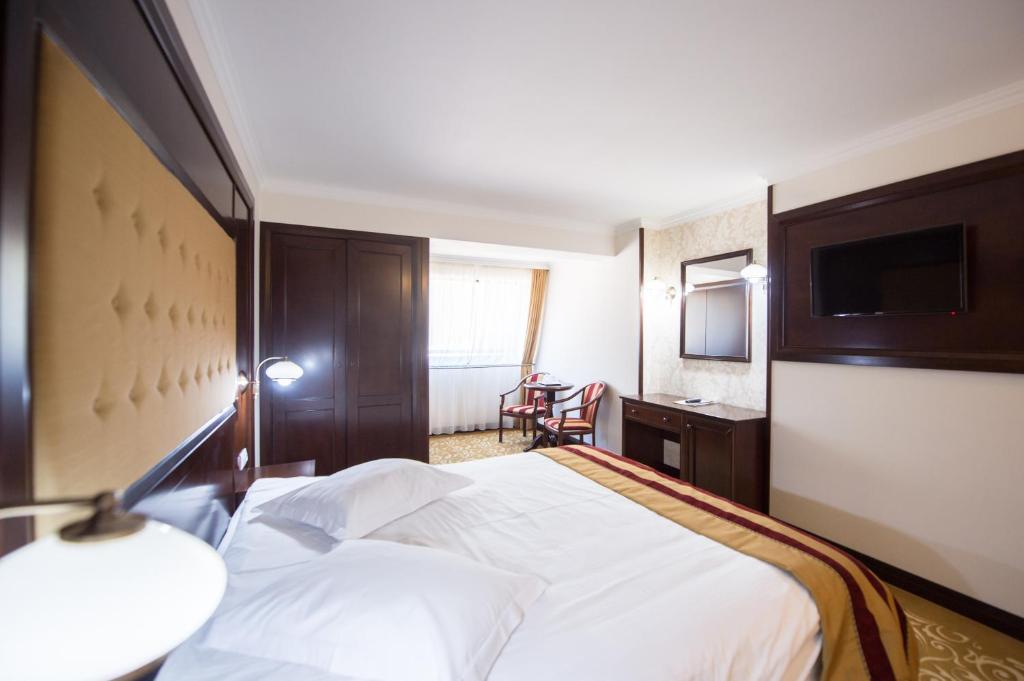 Postel nebo postele na pokoji v ubytování Hotel Silva Busteni