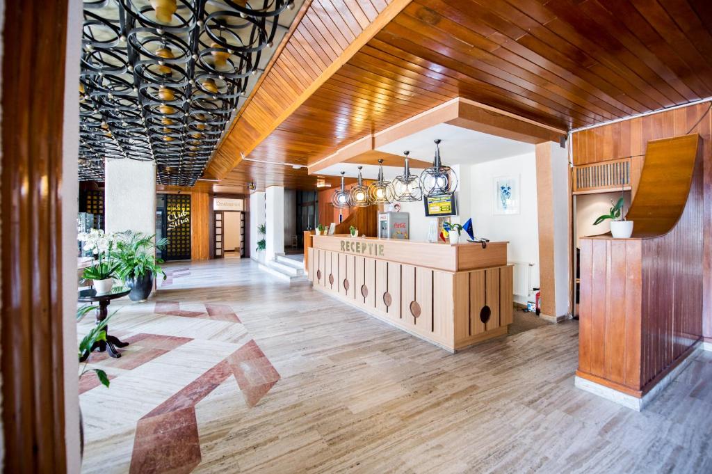 Vstupní hala nebo recepce v ubytování Hotel Silva Busteni