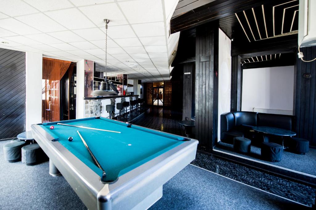 Biliár nebo kulečník v ubytování Hotel Silva Busteni
