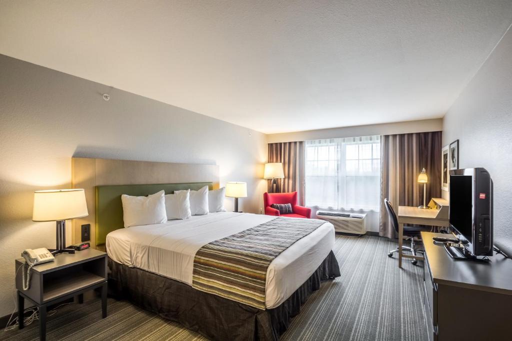 Country Inn & Suites by Radisson, Fond du Lac, WI - King Room - Non-Smoking