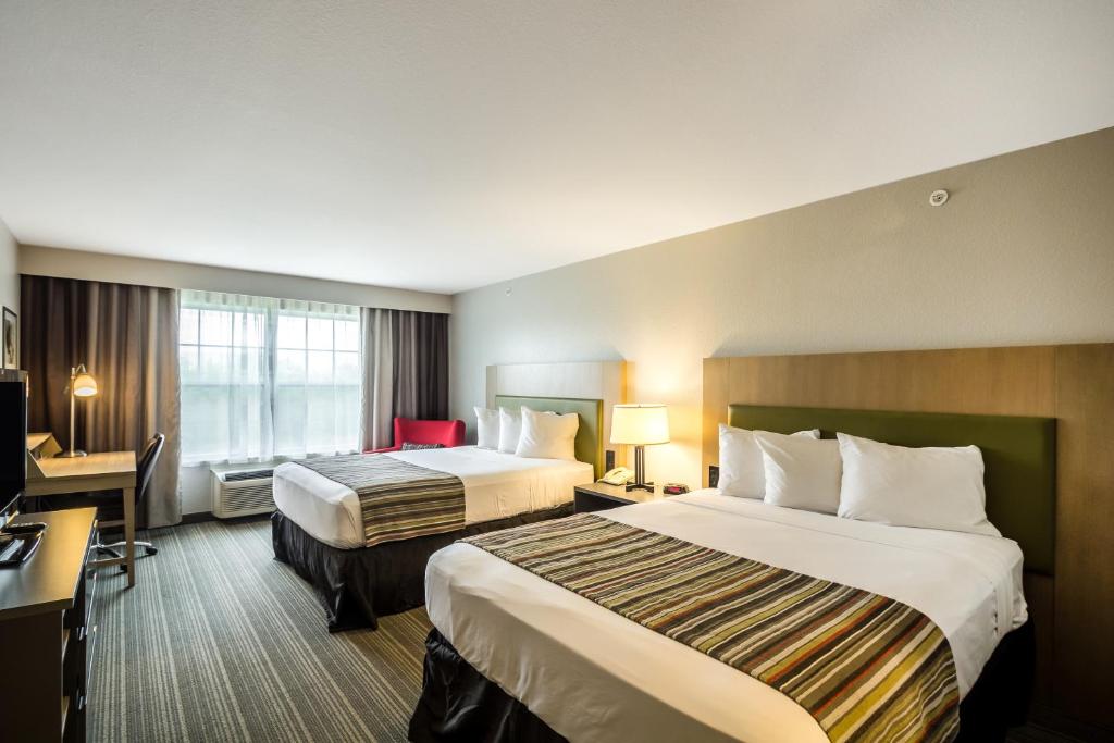 Country Inn & Suites by Radisson, Fond du Lac, WI - Queen Room With Two Queen Beds - Disability Access