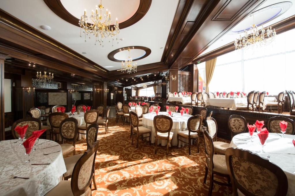 Restaurace v ubytování Hotel Silva Busteni