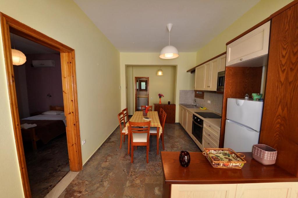 Kuchyň nebo kuchyňský kout v ubytování Magdalini Apartments