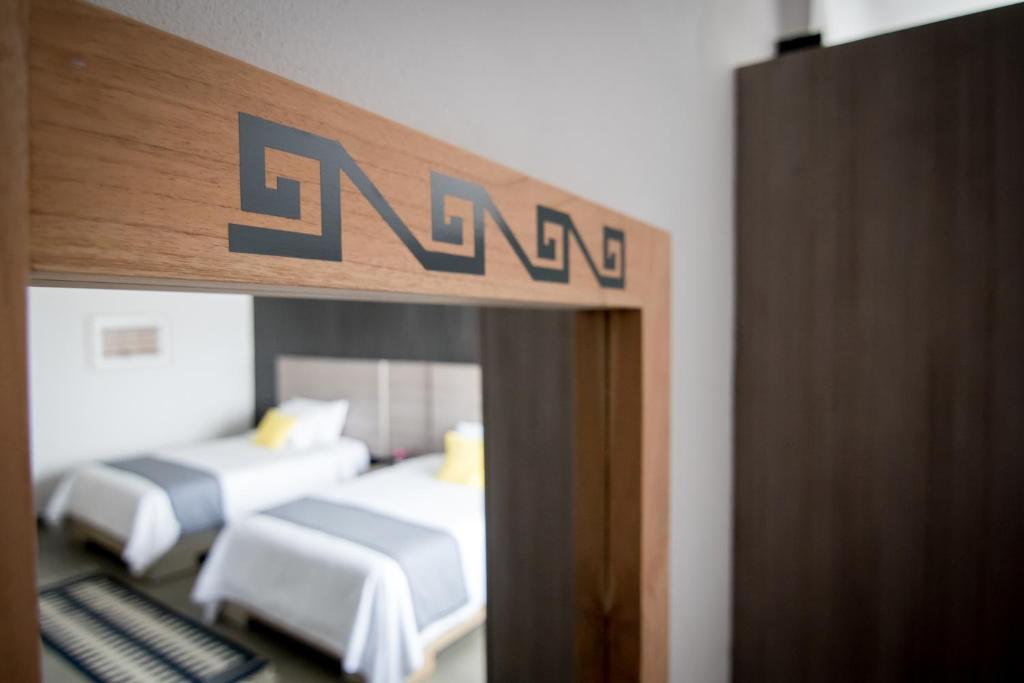 Postel nebo postele na pokoji v ubytování Maria Ines Hotel Suite