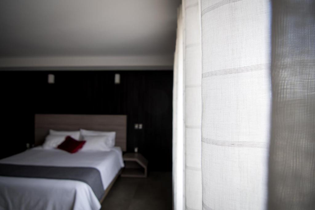 Postel nebo postele na pokoji v ubytování Maria Ines Hotel Suite