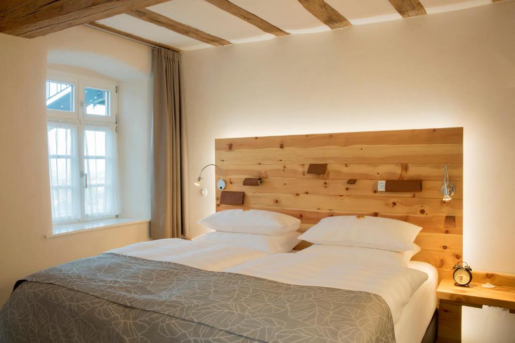 Postel nebo postele na pokoji v ubytování Burggarten Appartements Neuleiningen