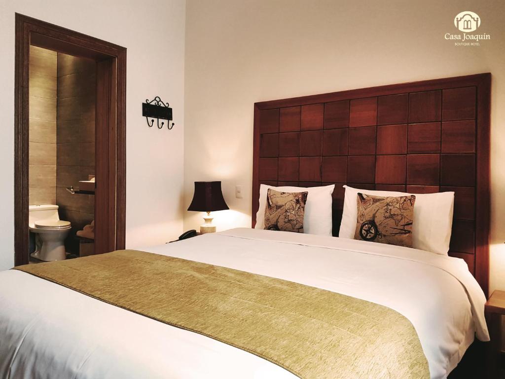 Postel nebo postele na pokoji v ubytování Casa Joaquin Boutique Hotel